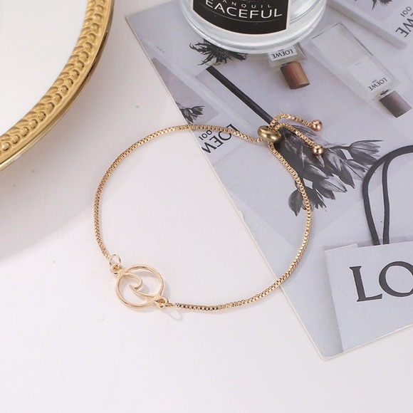 **VERENA* Gold Hollow Wave Design Fashion Bracelet - Picture 4 of 5